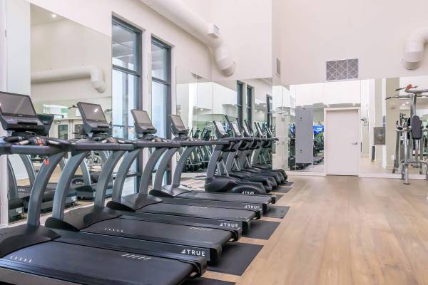 $2,629 / 2629ft2 - State-of-the-art Fitness Center, Views Available, Refrigerator63800304542723123