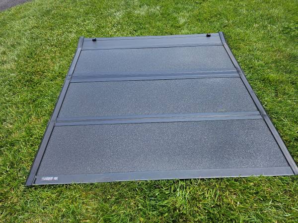 Ford F-150 Tonneau tri-fold hard bed cover 1