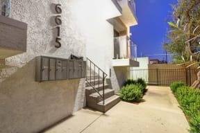 $2,098 / 500ft2 - Dishwasher, Vinyl Flooring (Select Units), On-Site Management (6615 W 86th Pl, Los Angeles, CA)63953219634690123