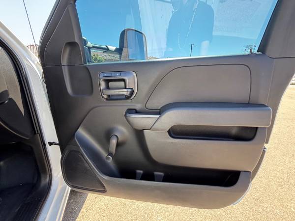 2017 Chevrolet 3500 Regular Cab - Photo 6