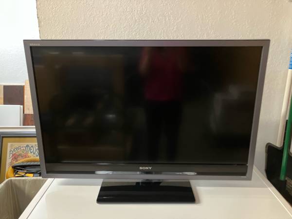 Sony 40” Bravia LCD TV - $100 (Kirkland)63470797411329120