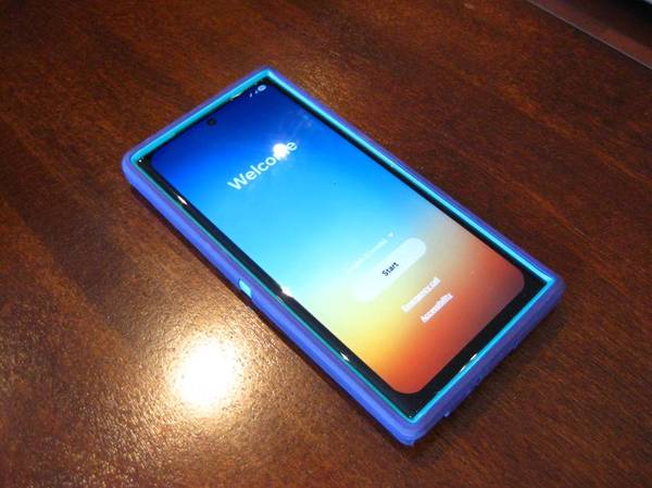 Like New Condition Samsung Galaxy S23 Ultra 256GB Cell Phone and Case 1