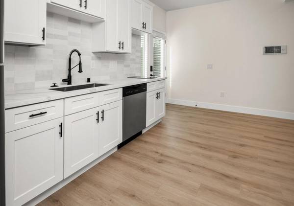 $2,695 / 2br - Easy Access To The 15, 805 & 8 Freeways | Two Bedroom in Perfect Loc (San Diego)63865591252483121