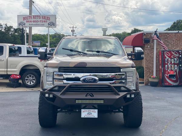 F250 4x4 con elevación y camuflaje, título limpio, camioneta del sur 4x4 - $38.900 (Easley)63499865031427121