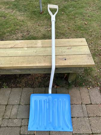 Snow Shovel Steel with D-Grip on Ergonomic Handle 1