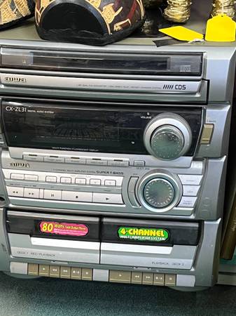 Aiwa 4-channel multi amplifier system w Super T-Bass and 80 watts to 1