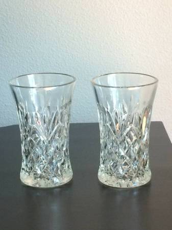 Set of 2 Matching Glass Vases, 3" x 5" 1