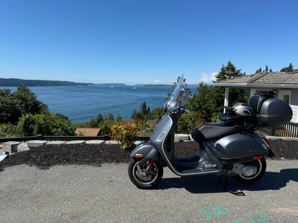 VESPA GTS 300 SuperSport  New Condition with Up-grades - $6,100 (Mill Creek)63439320069507121