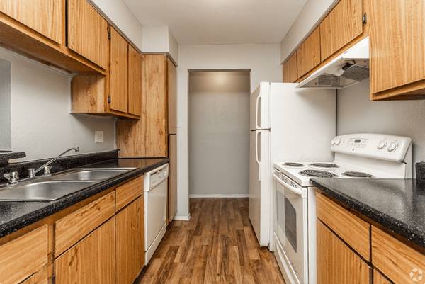 $999 / 2br - 960ft2 - Beautiful Landscaping, Large Closets, Playground (4101 Brett Street, Corpus Christi, TX)64036542295425122