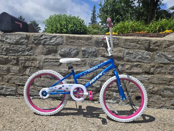 Girls Huffy 20" Bicycle 1