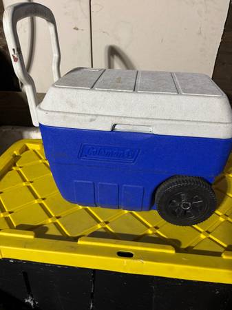 coleman ice chest with wheels 1