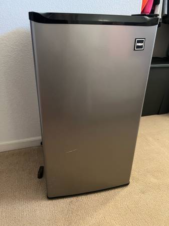 RCA, Mini fridge, With Ice Cube Tray/freezer 1