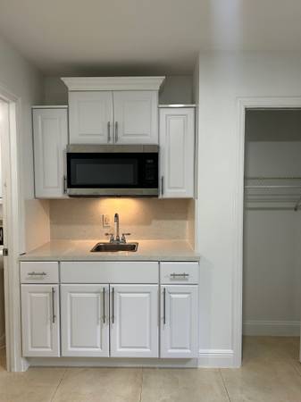 $1,000 / 1br - Efficiency for rent in Miami (Miami)64002016386177120