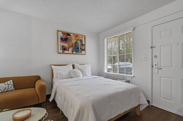 $1,114 / 1br - 510ft2 - Free Rent + No Fees! Pool, Fitness & Pet-Friendly Units63685997632131123