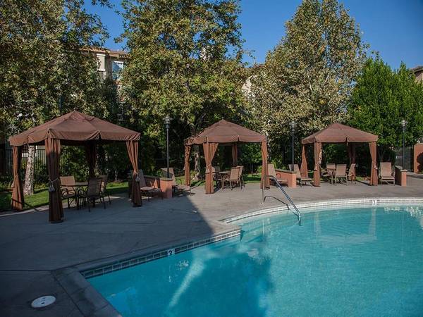 $1,803 / 1br - 715ft2 - Gated Community, Generous Pantries, Lush Landscaping64043838532737124