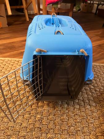 Small Plastic Pet Carrier, Super Clean, Blue/Gray, 19"L x 12 x 12"H 1