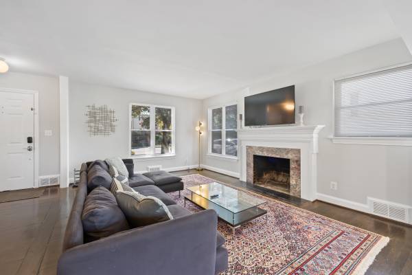 $6,900 / 6br - 3200ft2 - Fall 2025 - Fully Furnished 4BD/3BA Bedroom Home (7 min walk to metro) (Downtown Bethesda)63821951250179122