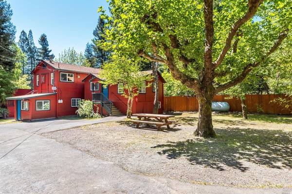$1,575 Riverfront Studio+ one bath walk to town, shared coin-op laundry (russian river)63880131240065121