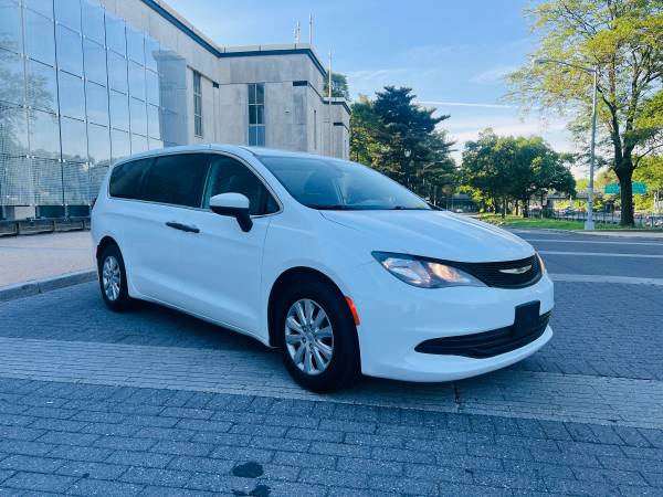 2020 Chrysler Voyager L - $11,900 (Brooklyn)63654710599041121