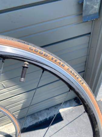Ruedas Shimano Dura Ace C24 de carbono y aluminio, tipo clincher - $450 (Hayward / Castro Valley)63439914960259122