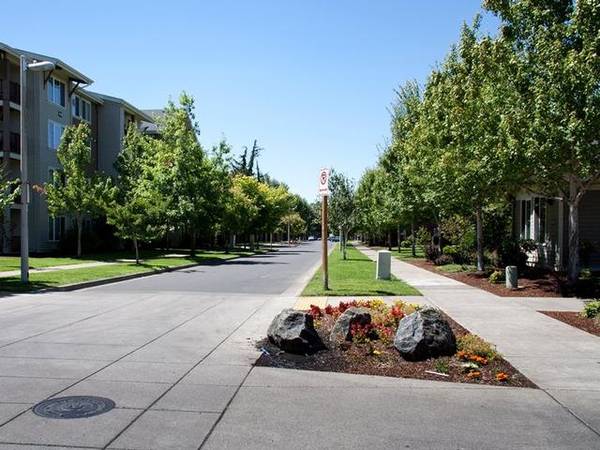 $11,411,141 / 2br - 862ft2 - Relax & Refresh In The Swimming Pool & Spa Hot-Tub (Kinsrow Avenue)63977273889538121