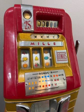 Mills .25 Cent Bonus High Top Slot Machine 1