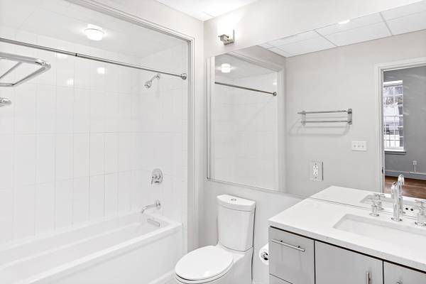 $3,075 / 1br - 800ft2 - Charlestown w/ In-Unit Laundry - Available Now (Boston)64213548535682122