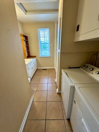 $1,375 / 3br - 3 Bedroom apt with W/D hookup 2 blocks from MU football stadium (Ritter Park)63989521049858124