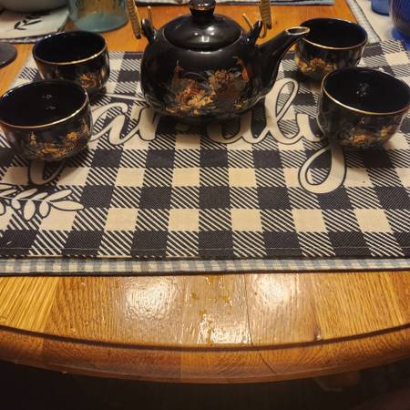 tea set was distributed by Yuan Tai Ent., Inc., an import company that was locat 1