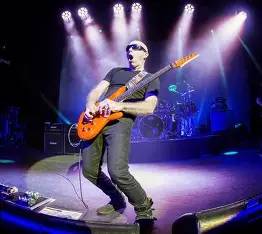 ISO PRO QUALITY ELECTRIC/ACOSUTIC GUITARIST FOR ROCK BAND 1