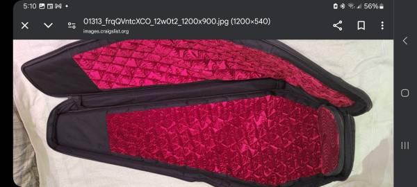 La funda de ataúd ⚰️ para guitarra 🎸 hecha en Japón, en excelentes condiciones de funcionamiento - $90 (Manhattan)63471463803011122