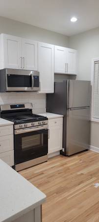 $2,395 / 3br - 1100ft2 - Bright Logan Square Top Floor 3 Bedroom 1 Bath Apartment (Chicago)63918416063874122
