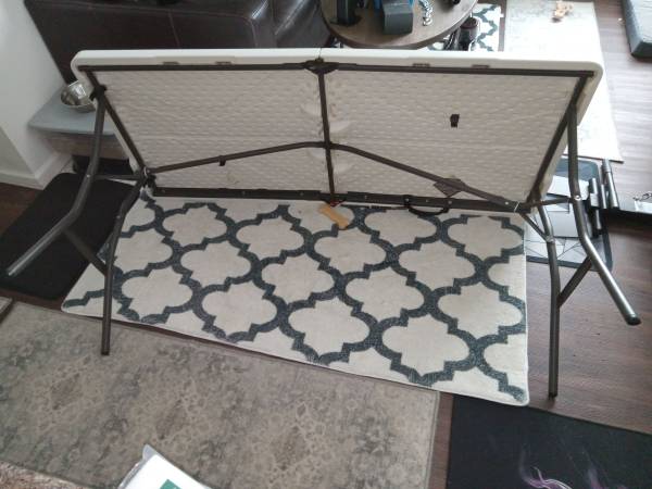 !!!! 5FOOT folding table $25 half the cost of anywhere else!!!! - $25 (Columbia)63471025563905121