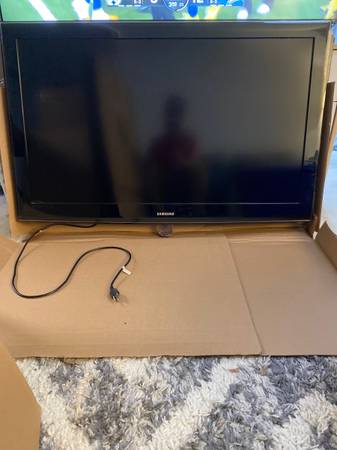 Samsung 48” flatscreen TV 1