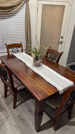 Table & 4 chairs 1