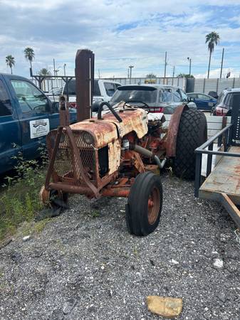 CASE TRACTOR. SAT. 5 YEARS.    RAN. /. 1