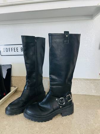 Black boots 1