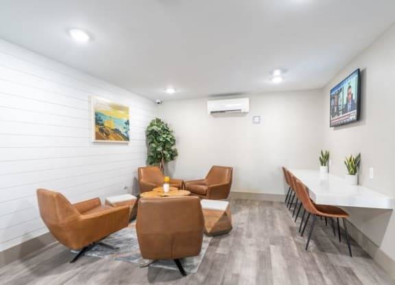 $2,685 / 700ft2 - On-Site Management, Covered Parking, Fireplace (3767 Clarington Ave, Los Angeles, CA)63812226343681120