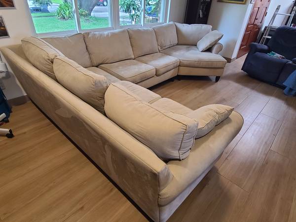 Haverty sectional couch 1