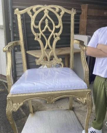 Grand and gorgeous giant “bling” chair. Delivery 1