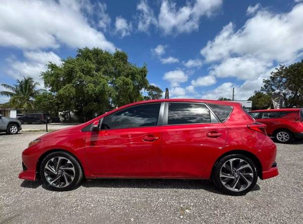 2017 Toyota Corolla Hatchback with ONLY 62k MILES!! WOW!!! - $13,900 (Hollywood)63489461846403124