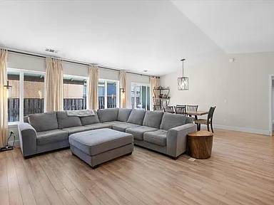 $400,000 / 3br - 1558ft2 - Updated Corner-Lot Home situated in the sought-after Green Valley! (Central Point)64318775611521123