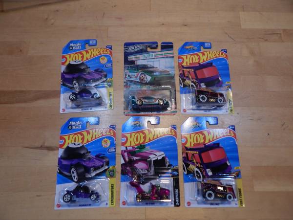 Hot Wheels (7-Eleven Supra, 3 Treasure Hunts and two 8 balls) 1