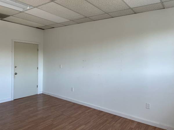 $650 / 300ft2 - Office Studio / Creative Loft (Central Seattle)63934162380675121
