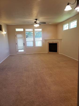 $1,995 / 3br - 1591ft2 - Lovely 3 Bedroom 2 Bath home with Pool Access! DG/2851 (Meridian)63981533020163121