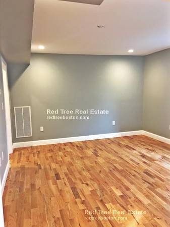 $2,900 / 2br - Renovated 2 bed in Watertown w/ laundry in unit and parking!!63802096963715124