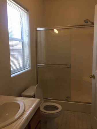 $1,850 / 3br - Nice house in good neighborhood in Tulare (Tulare)63809864656641123