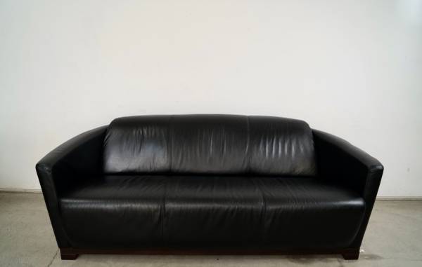 Free Postmodern Art Deco Style Italian Black Leather Sofa 1