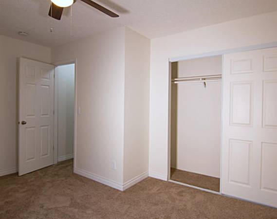 $1,725 / 2br - Área conveniente de dos habitaciones + zona transitable en bicicleta / a pie - Se permiten perros y gatos (Milwaukie Heights)63615726484739122