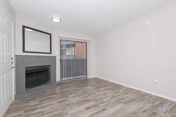 $1,045 / 1 dormitorio - 531 pies² - Servicios en línea, Trastero privado en patio, Mantenimiento en el lugar (12993 Jupiter Rd, Dallas, TX)63867601385219124